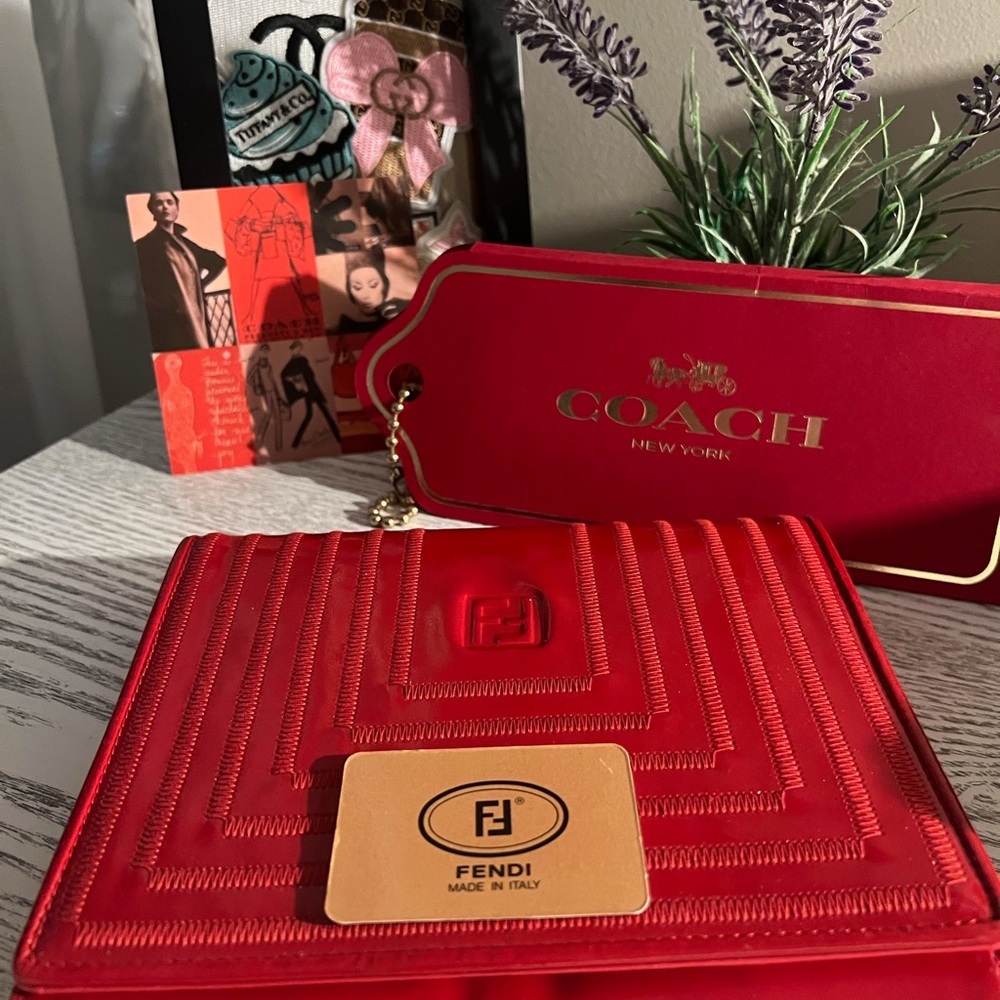 NWOT Fendi Vintage Red Embossed Logo Leather Crossbody Bag w/Cert Card - Picture 2 of 15